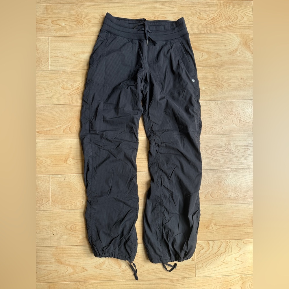 Lululemon Dance Studio Mid Rise Pant size 6 Great Condition